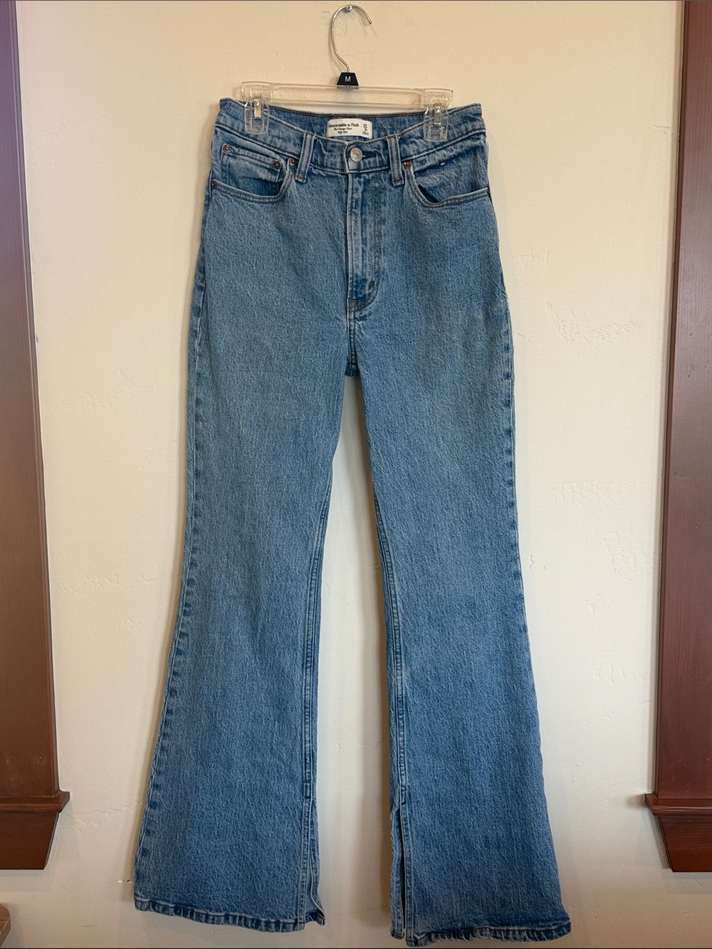 Abercrombie & Fitch The Vintage Flare High Rise in Light Wash size 25/0 regular